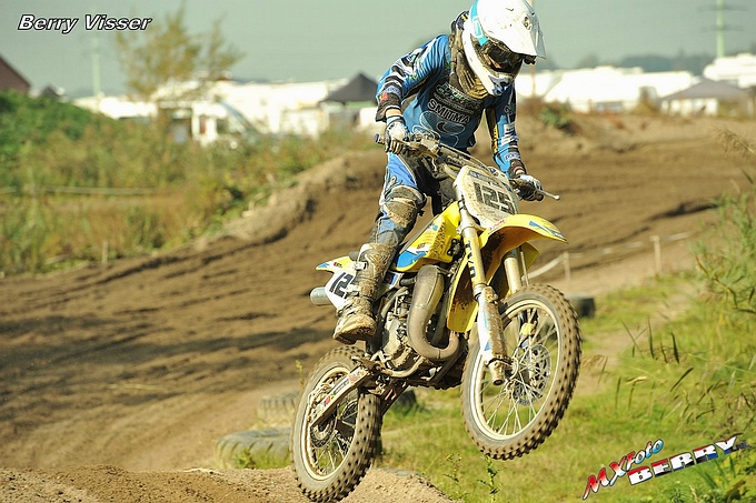 Harrie Basten bij MAC Lierop aan de Start tijdens de Clubmotocross op 6 november