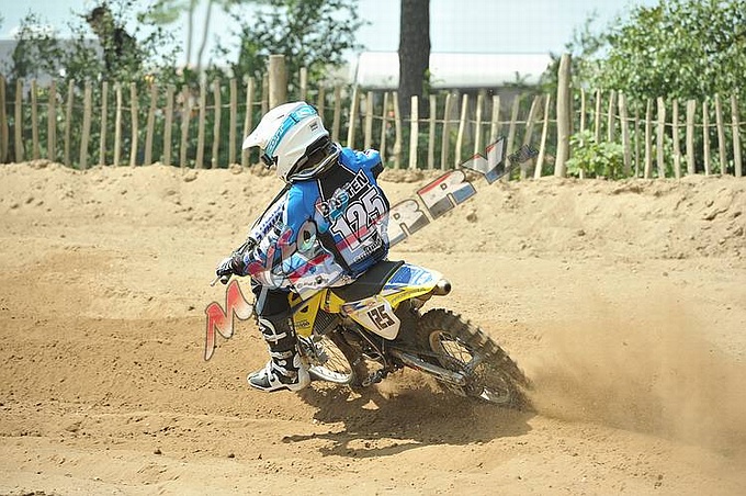 Harrie Basten eindigt op een 8e positie tijdens NK Jeugdmotocross in Eersel