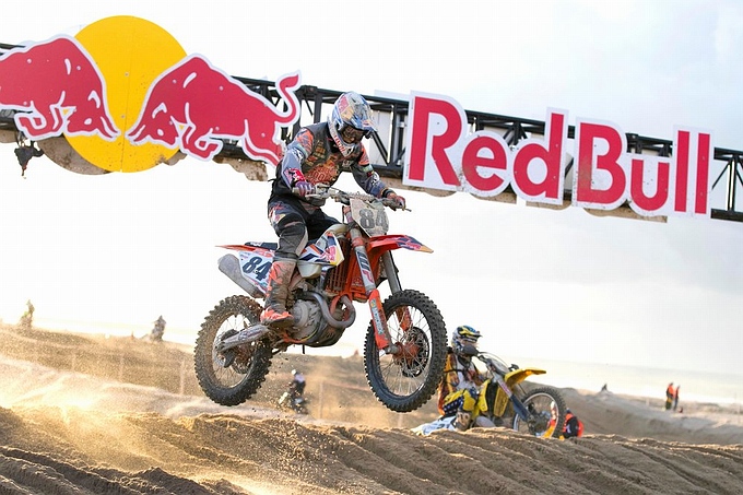 Jeffrey Herlings wint Red Bull Knock Out strandrace op Scheveningen