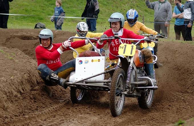 Classic zijspancross en renie oud-Zijspancrossers in Lierop zeer geslaagd!