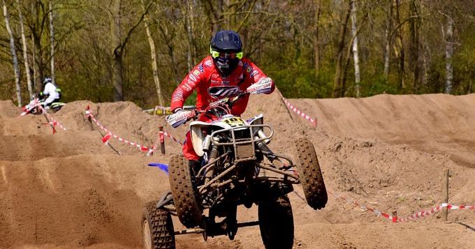 Spannende strijd ONK Sidecars/Quad Masters Lierop