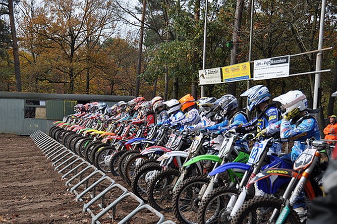 Het team Jarel-scrubbelicious team winnen de 2 uurs cross in Oirschot 22-11