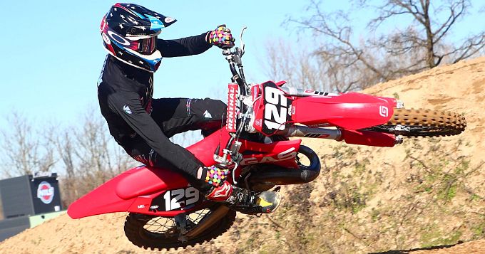 Jesse Schel in Lierop aan kop bij de 125cc