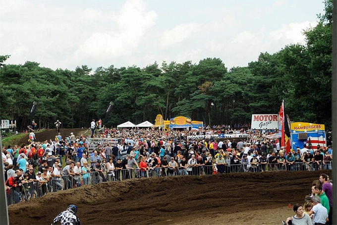 Herlings troeft de Belgen af tijdens Motocross klassieker op de Keiheuvel in Balen