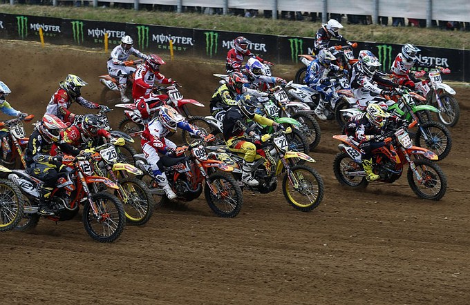 Antonio Cairoli wint ook de Franse Grand Prix