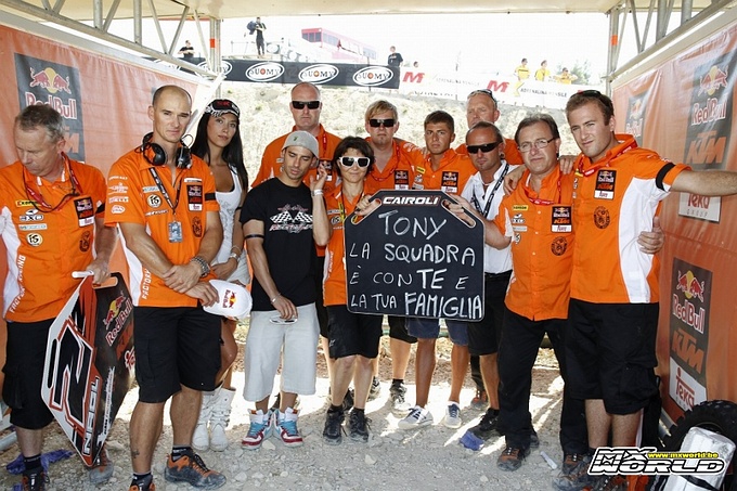 Foto: Het KTM Team Condoleert Cairoli met het verlies van zijn moeder