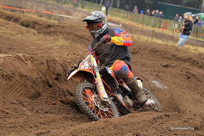 MX Shop Venray lang in de top vijf in loodzware 3-uurs cross in Lierop